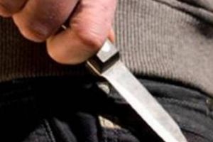 Tânăr de 18 de ani din Doştat, „lovit” de aburii alcoolului, şi-a înjunghiat unchiul după o altercaţie