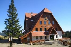 ACUM: Explozie la parterul unei pensiuni din staţiunea Harghita-Mădăraş