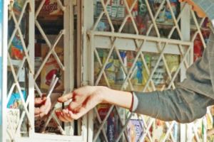 Sanatatea tinerilor braileni amenintata de “chioscarii” din coltul blocului