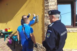 Furt de curent electric în două cartiere din Ploieşti. Jandarmii şi echipe de la Electrica, verificări la sânge