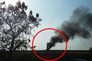 FOTO. Incendiu la intrare în Livada. Un tractor a fost cuprins de flăcări