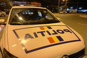 Tânăr de 16 ani cercetat de poliţişti după ce a bătut crunt un student în apropierea unui club din Focşani