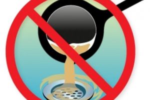 Nu mai arunca uleiul alimentar uzat! Îl reciclezi, nu poluezi şi… ghici ce câştigi?