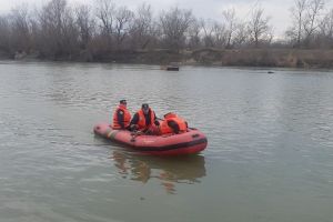 DRAMĂ într-o familie din judeţul Arad: Un bărbat a CĂZUT în Mureş şi a fost găsit MORT