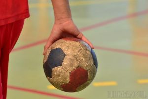Handbaliştii de la CSM Oradea au remizat în derby-ul de la Craiova, dar rămân lideri