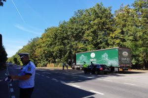 Sute de maşini verificate de poliţiştii rutieri botoşăneni. Au aplicat peste 100 de sancţiuni într-o săptămână