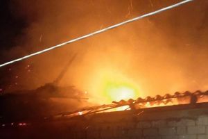 Magazii în flăcări la Mârşa – Pompierii sibieni intervin