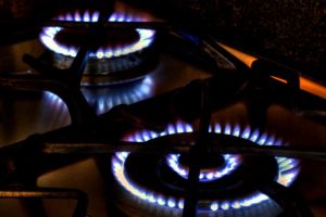 Femeie din Iaşi, la un pas să arunce un bloc în aer în timp ce a încercat să se sinucidă