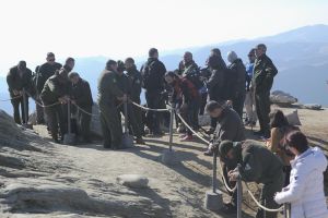 Gard, în jurul Sfinxului din Bucegi. Trupa Zdob si Zdub a luat parte la montarea acestuia