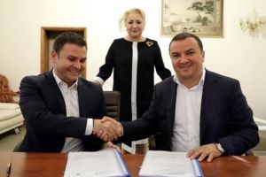 Preşedintele CJ Timiş a semnat contractul de finanţare a noii maternităţi, sub ochii lui Dăncilă