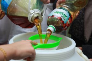 Auchan va avea punct de reciclare a uleiului alimentar uzat