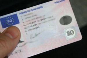 S-a urcat la volan fără permis şi a trecut pe roşu