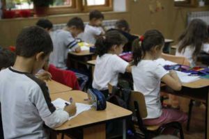 CJ Harghita către Avocatul Poporului: Să fie asigurată predarea specială a limbii române elevilor cu limba maternă maghiară!