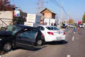 Târgovişte: Minor accidentat într-o coliziune dintre 2 autoturisme
