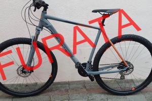 Bicicletă furată din faţa unui liceu, din zona centrală a Timişoarei