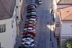 Parcări cu plată pe mai multe străzi din zona centrală a Sibiului