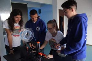 Primăria Alba Iulia a donat două imprimante 3D pentru echipele de robotică de la Colegiul Naţional „Horea, Cloşca şi Crişan” şi de la Colegiul Militar „Mihai Viteazul”