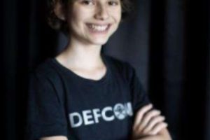 O hackerita de 12 ani, pe jumatate romanca, participa la cea mai mare conferinta de securitate cibernetica, DefCamp #10