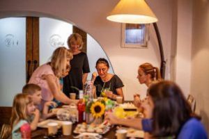 Tőkés Erika, promotoarea conceputului „home restaurant”: Îmi place să gătesc împreună cu oaspeţii mei