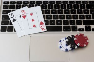 Jocuri de noroc online – De ce merită să le jucăm într-un casino online
