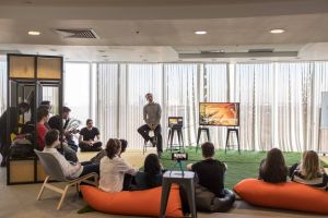 O agenţie care a lucrat cu Disney şi NBC Universal deschide un studio cu 30 de angajaţi, la Botoşani