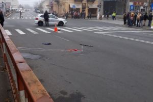 FOTO: Pieton spulberat pe trecerea de pietoni de la Piata Mare