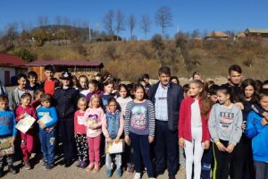 Pompierii harghiteni în mijlocul elevilor din Topliţa