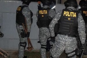 Mascaţii i-au luat din aşternuturi