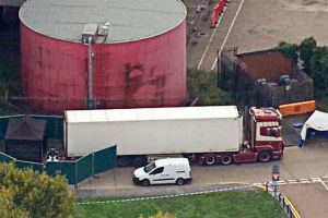 Şocant! 39 de cadavre găsite de poliţiştii britanici într-un tir (VIDEO)