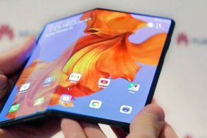 Mate X, noul telefon pliabil de la Huawei, va putea fi cumpărat începând cu luna viitoare