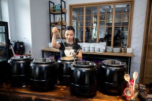 PESTE 200 DE REȚETE LA CIORBĂRIE, ÎN PALAS