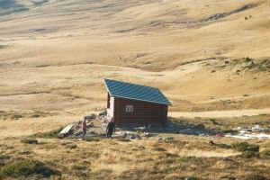 Refugiu montan în Rodnei, construit prin colaborarea ONG-urilor cu statul (FOTO)