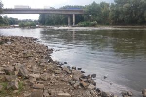 Tatăl ce şi-a abandonat bebeluşul pe malul Someşului a fost arestat