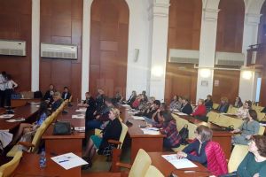 Absenteismul şi abandonul şcolar, greu de ţinut în frâu în şcolile cu elevi majoritari ...