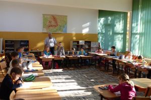 Elevii vor sta mai puţine ore la şcoală. ...