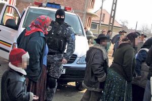 Rromii ce au bătut un bărbat până l-au băgat în spital au fost prinşi