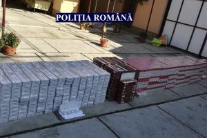 CONTRABANDĂ în Arad: Poliţiştii au CONFISCAT mii de PACHETE DE ȚIGĂRI şi SUTE de litri de ALCOOL