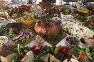 Seară cu specialităţi româneşti, vineri, la San Marco! Un taraf va completa atmosfera