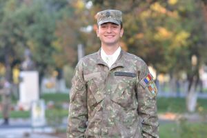 FOTO Moment emoţionant pentru un student de la AFT Sibiu – A depus jurământul de ziua lui de naştere