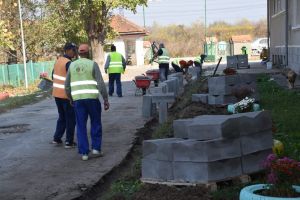 Lucrări de amenajare a curţii Secţiei de Recuperare Neuromotorie Copii Gura Ocniţei