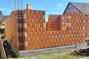 Parohia Mavrodolu construieşte o casă pentru opt copii