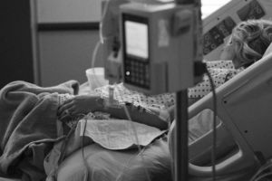 O femeie a aflat că are cancer la sân vizitând un muzeu. Cum a depistat boala