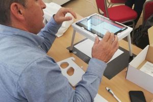 Operatorii de tabletă pentru prezidenţiale, instruiţi la Bistriţa şi Năsăud