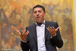 Suntem la fel de  inteligenţi şi creativi ca şi alte popoare. De ce nu reuşim să ne dezvoltăm ţara