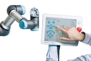 Universal Robots ajunge astăzi la Braşov. Demonstraţii cu roboţi colaborativi şi seminar gratuit
