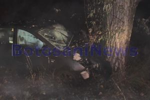 FOTO Un tânăr din Botoşani, rănit grav în urma unui accident rutier produs joi seară pe un drum judeţean