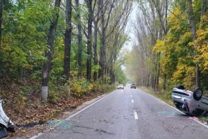 Nu a adaptat viteza la conditiile de drum si s-a rasturnat. Eveniment rutier in Tulcea