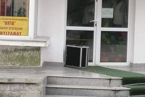 TÂRGOVIȘTE: Alertă cu bombă în scuarul primăriei