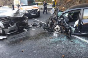 Dobre, vinovatul moral! Accident cu o persoana incarcerata in Ploiesti. Un sofer a ocolit o groapa si a intrat pe contrasens