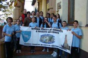 Elevii de la Școala Gimnazială Smaranda Gheorghiu cunosc istoria judeţului prin intermediul proiectului “Istoria judeţului Dâmboviţa, o poveste adevărată”